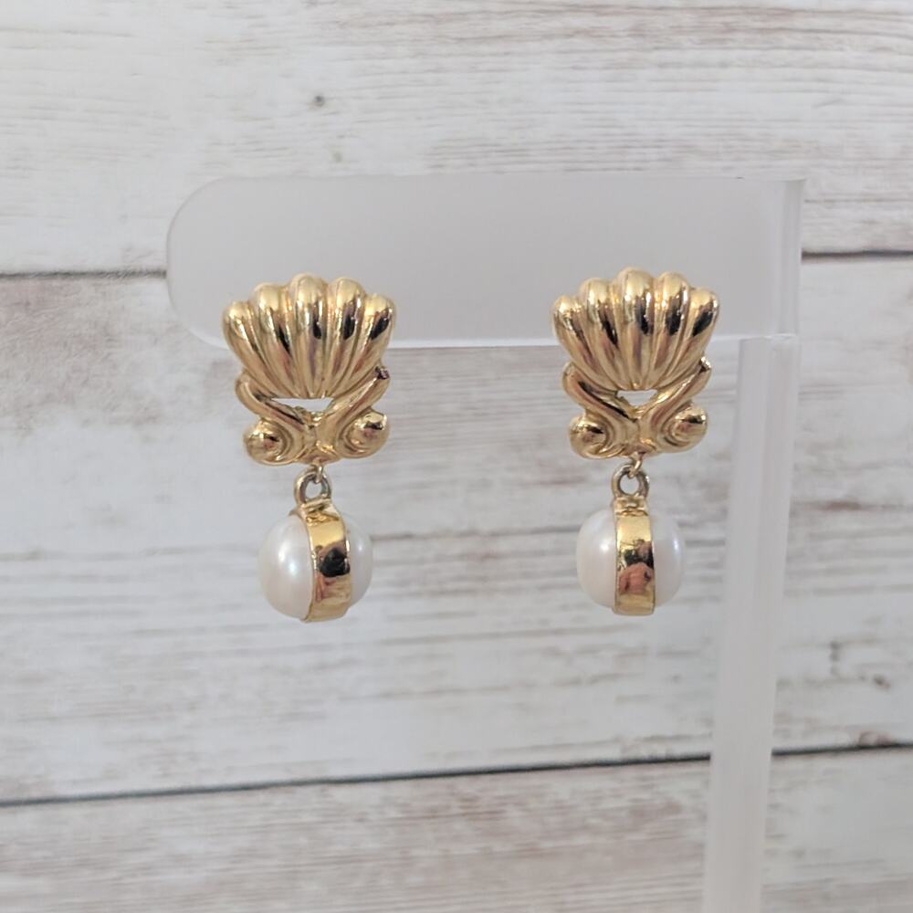 Vintage Stud Earrings Gold Tone & Faux Pearl Regal